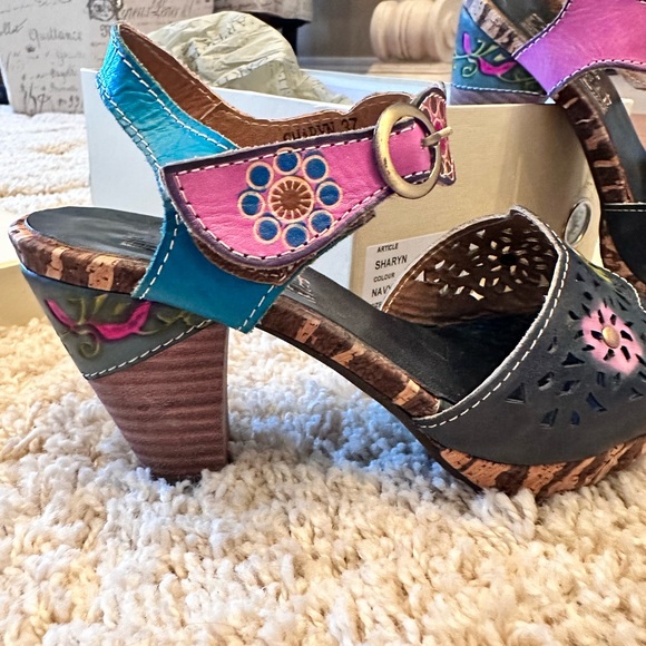 L’ARTISTE PLATFORM HEELS SIZE 7 - Picture 2 of 4